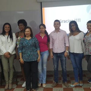 Foto Decana C.P, con estudiantes y docentes U.de Bolivar-Cartagena